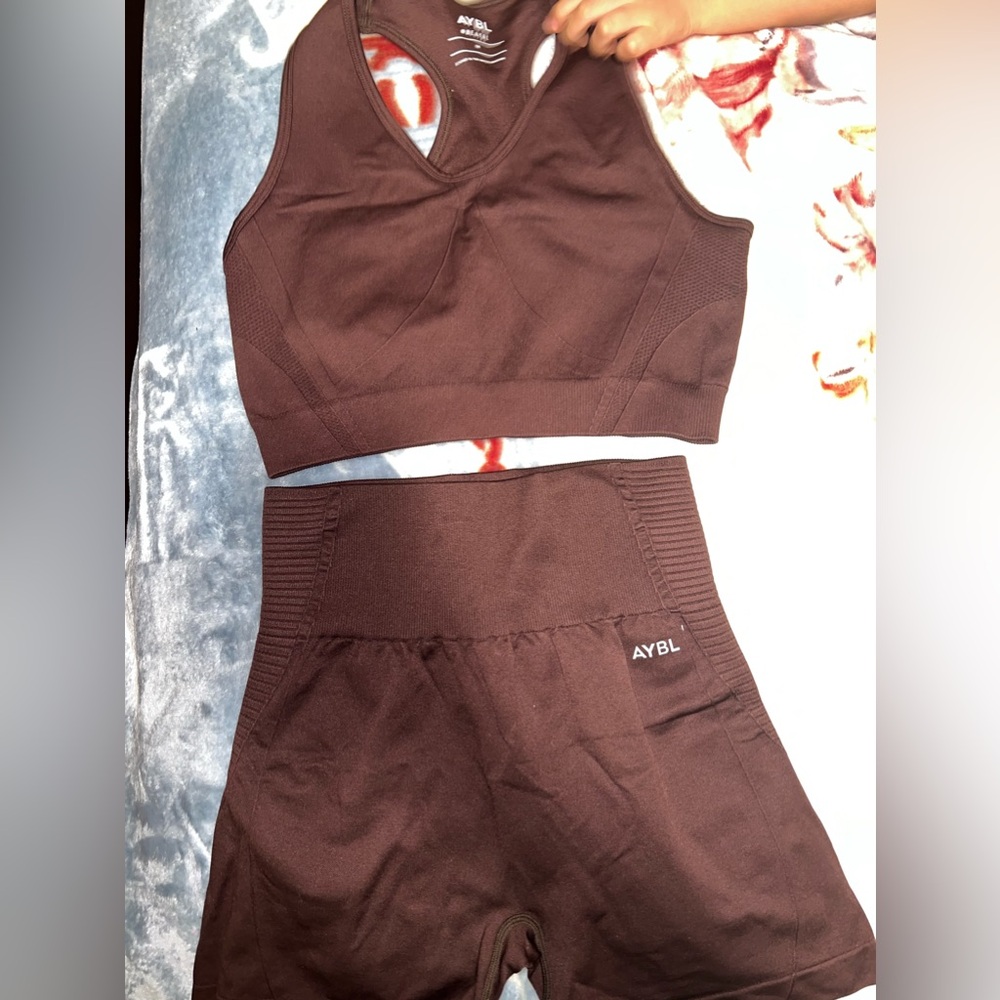 AYBL Balance V2 Seamless Shorts & Sports Bra set - Chocolate
Brown